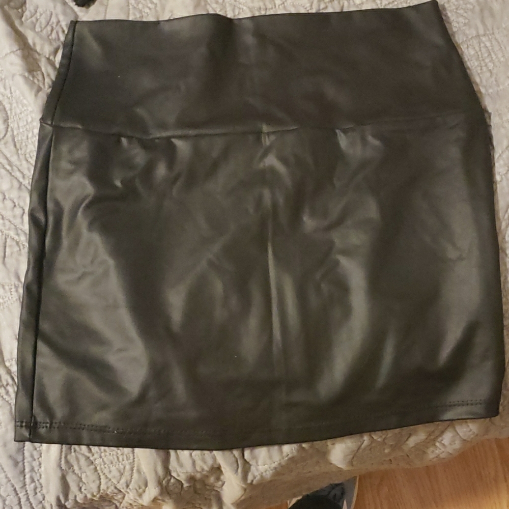 Faux leather mini skirt
